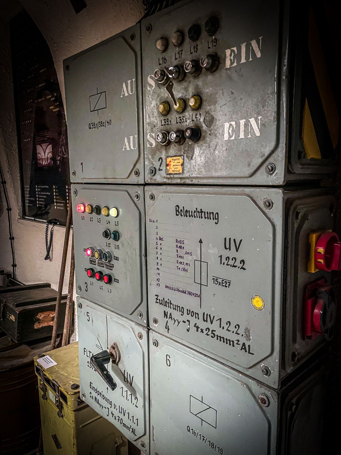 Schaltschrank aus dem NVA-Komplexlager 22